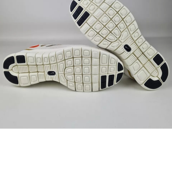 Nike women's running shoes size 9 1/2 - Picture 12 of 12